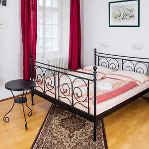 https://charles-bridge-bed-and-breakfast.praguehotelsweb.com